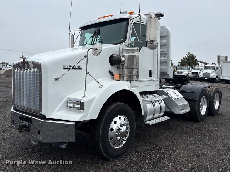 2019 Kenworth T800 glider kit semi truck - EG2167