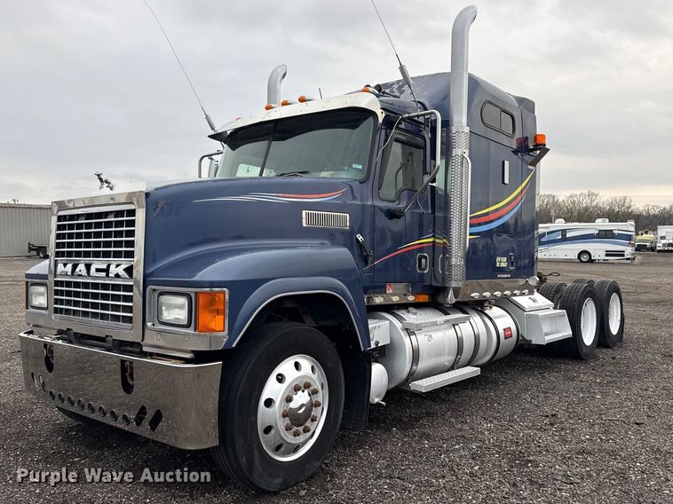 2006 Mack CHN semi truck - EG8850