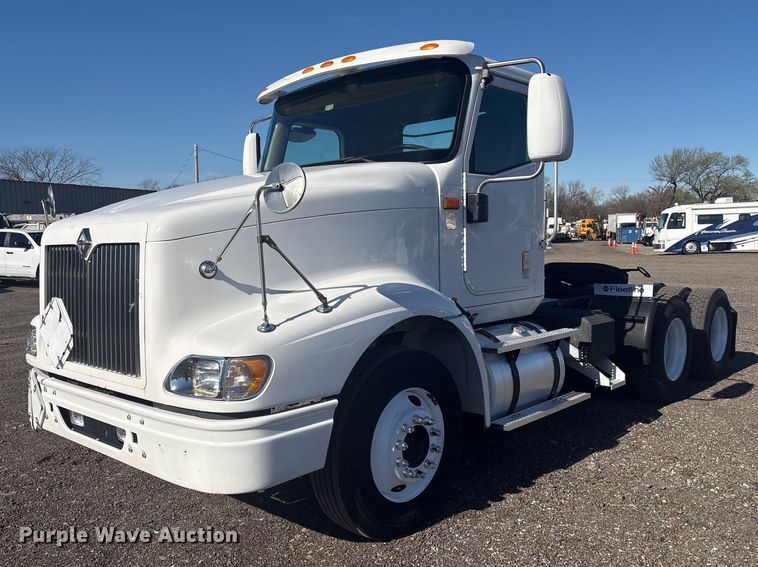 2006 International 9400 semi truck - EG8857