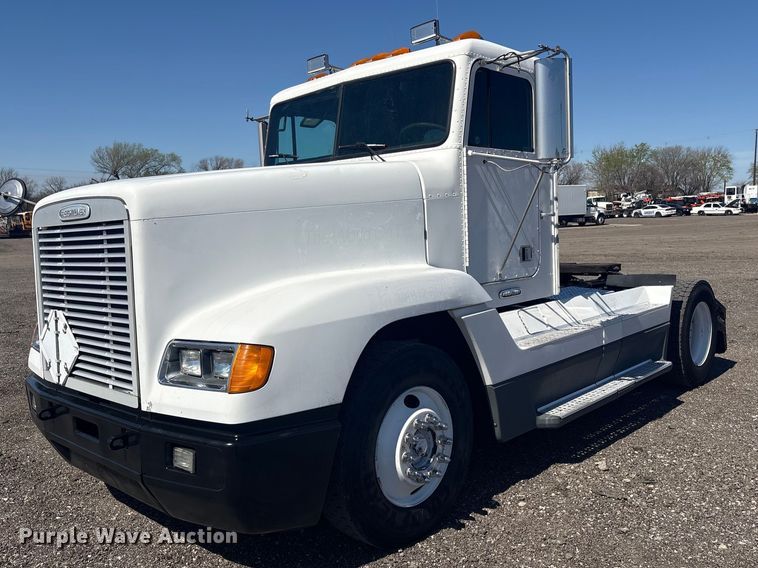 1999 Freightliner FLD  semi truck - EG8860