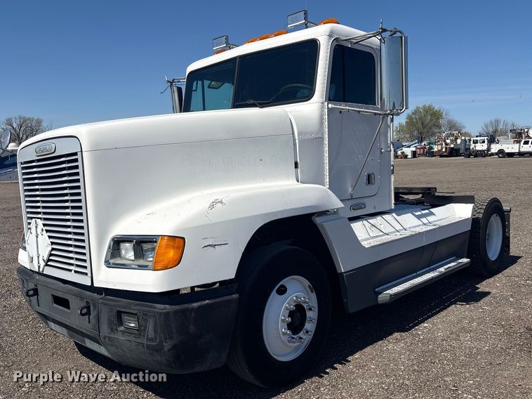 1999 Freightliner semi truck - EG8862