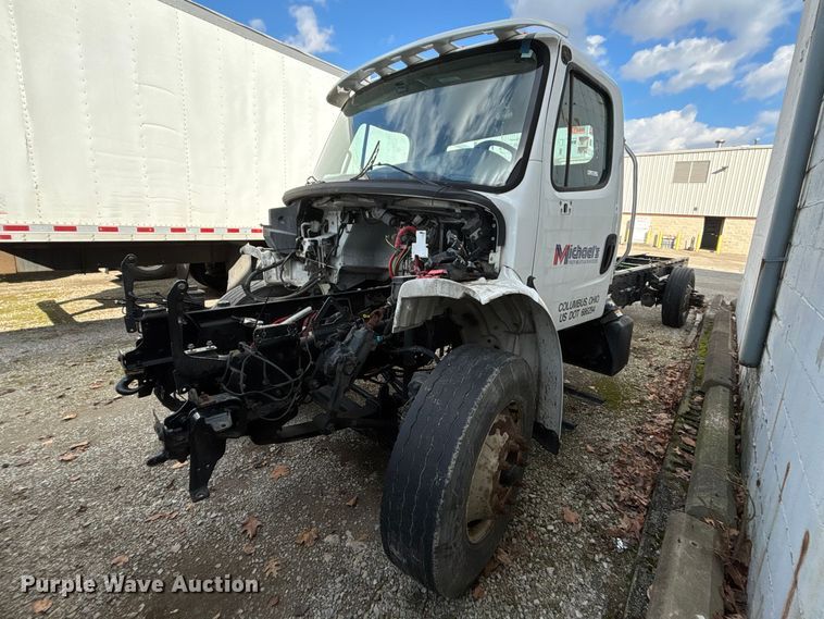 2020 Freightliner Business Class M2 truck cab and chassis - EM5049