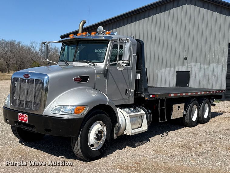 2011 Peterbilt 348 rollback truck - ES5973