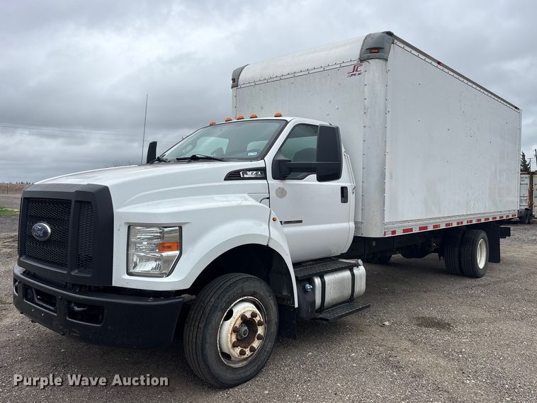 2016 Ford F650 box truck - ES8636