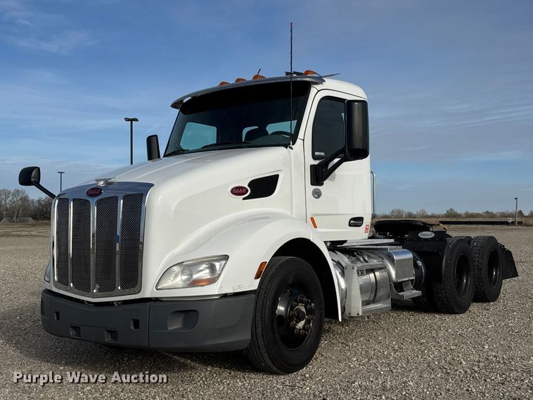 2020 Peterbilt 579 semi truck - ET1712