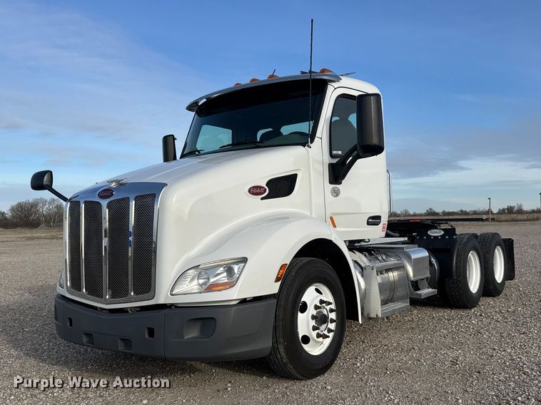 2020 Peterbilt 579 semi truck - ET1713