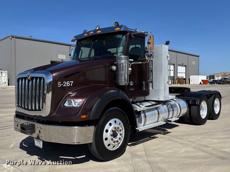 2018 International HX620 semi truck - FB3190