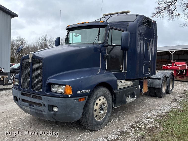 1997 Kenworth T600 semi truck - FB3574