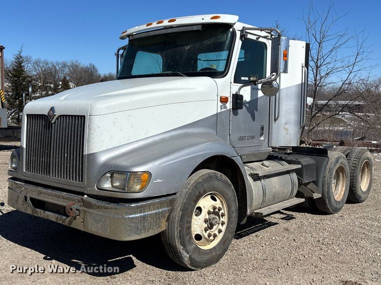 2006 International 9200i semi truck - FB3590