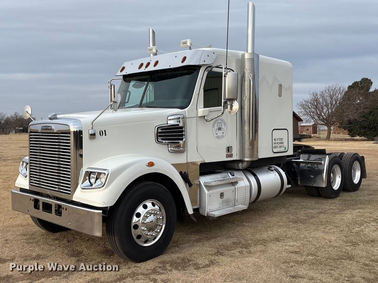 2017 Freightliner 122SD semi truck - FC2083