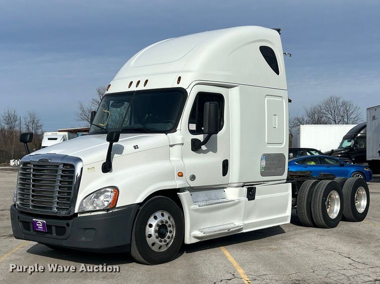 2018 Freightliner Cascadia semi truck - FC5188