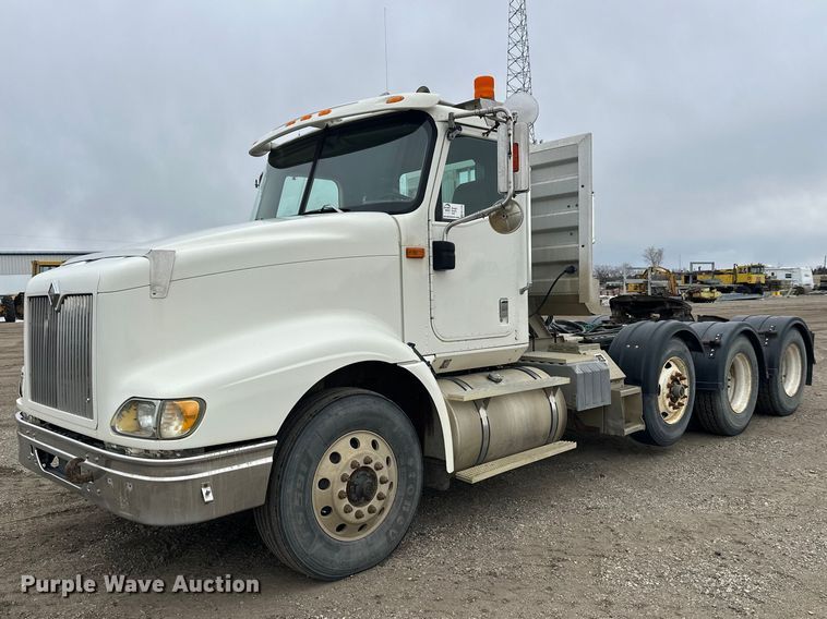 2003 International 9400i semi truck - FK1779