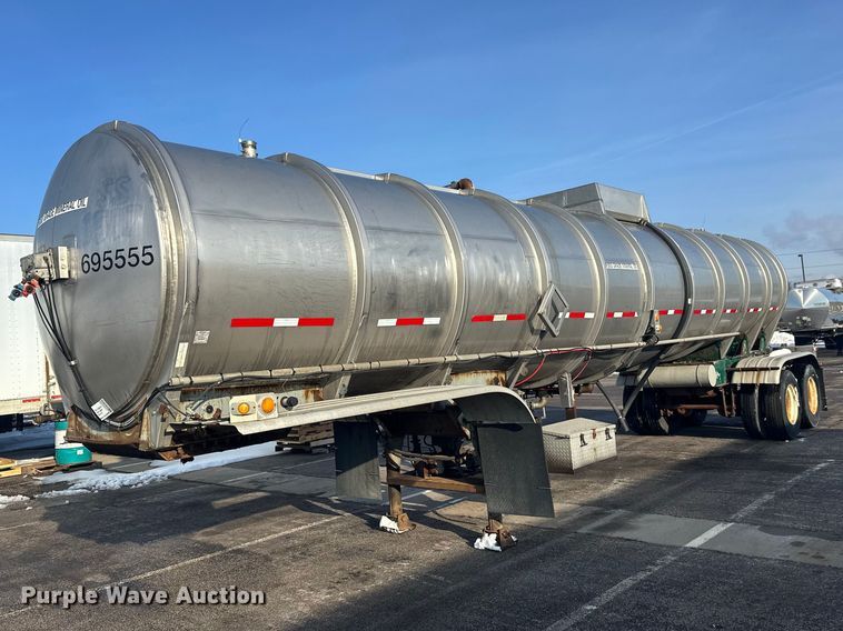 1969 Fruehauf tank trailer - FK1814