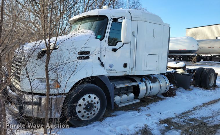 2015 Mack Pinnacle semi truck - NO9929