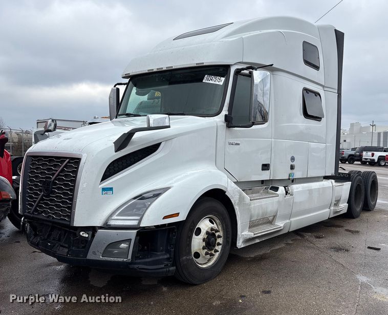 2019 Volvo VNL semi truck - YA1610