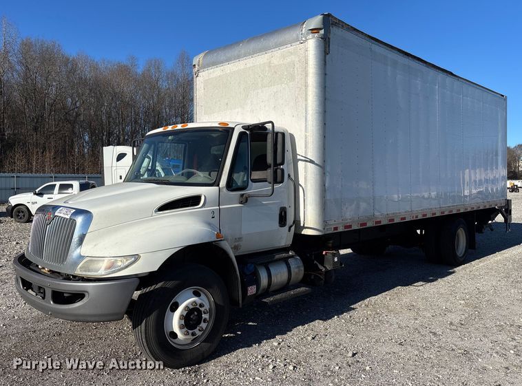 2018 International 4300 box truck - YA1764