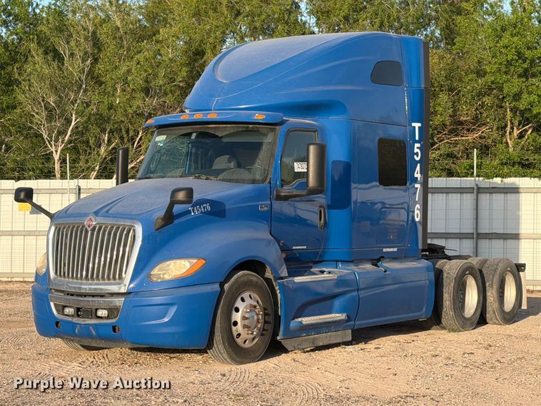 2018 International LT625 semi truck - YA2122