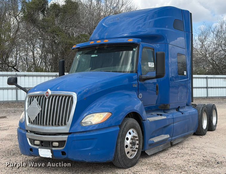 2018 International LT625 semi truck - YA2145
