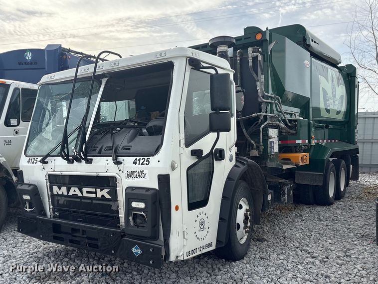 2023 Mack LR refuse truck - YA2676