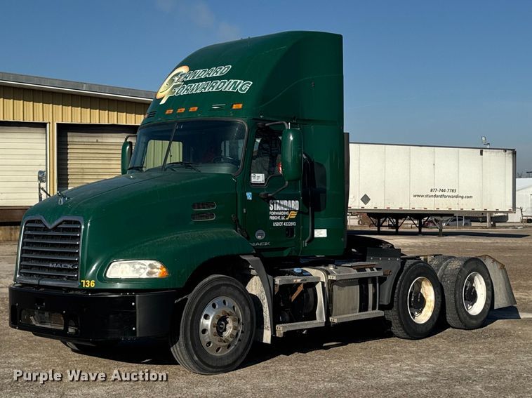 2016 Mack CXU613 semi truck - EA2316