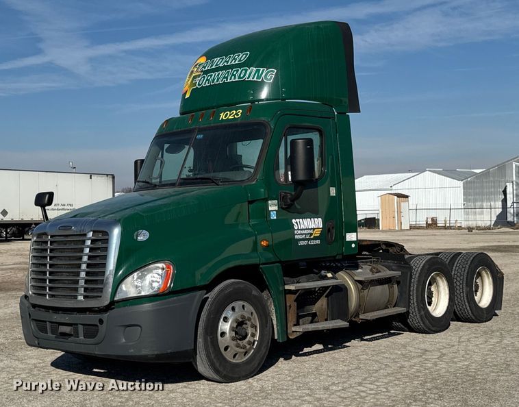 2017 Freightliner Cascadia 125 semi truck - EA2317