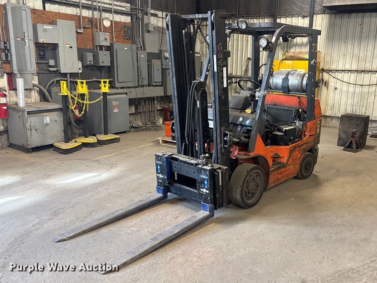 Toyota 7FGCU25 forklift - EQ5020