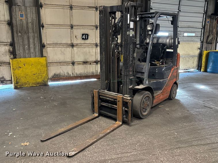Toyota 8FGCU25 forklift - FB5514