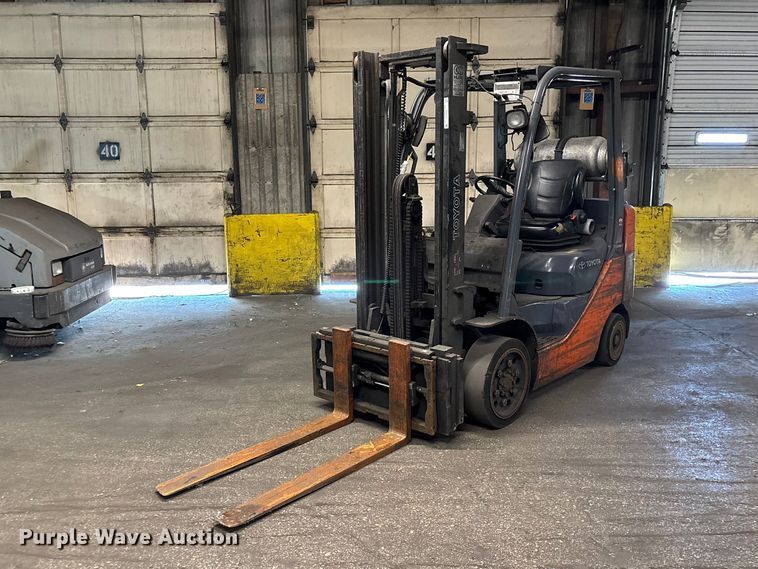 Toyota 8FGCU25 forklift - FB5515