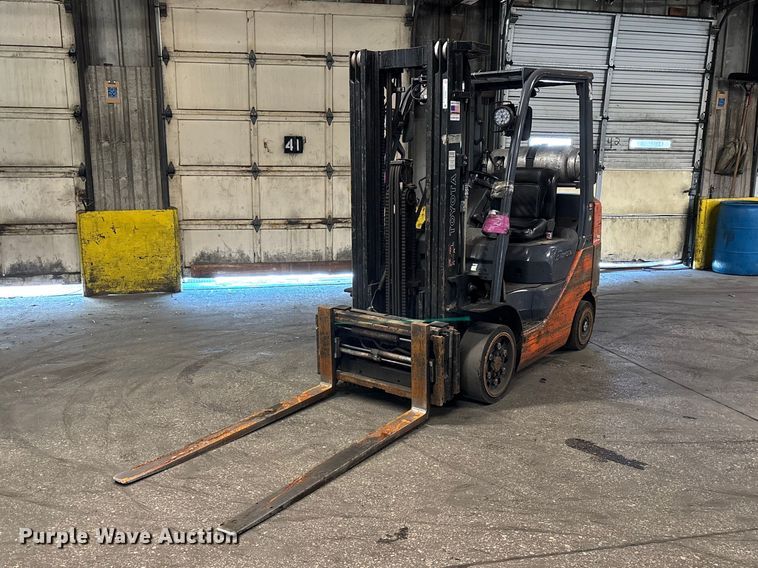 Toyota 8FGCU25 forklift - FB5519