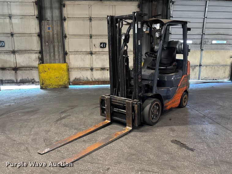 Toyota 8FGCU25 forklift - FB5520