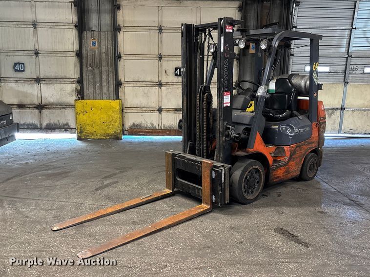 Toyota 7FGCU25 forklift - FB5521