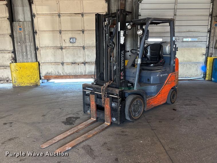 Toyota 8FGCU25 forklift - FB5526