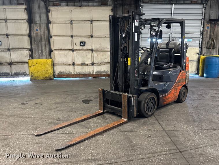 Toyota 8FGCU25 forklift - FB5527