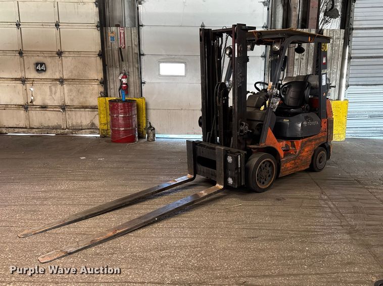 Toyota 7FGCU25 forklift - FB5528
