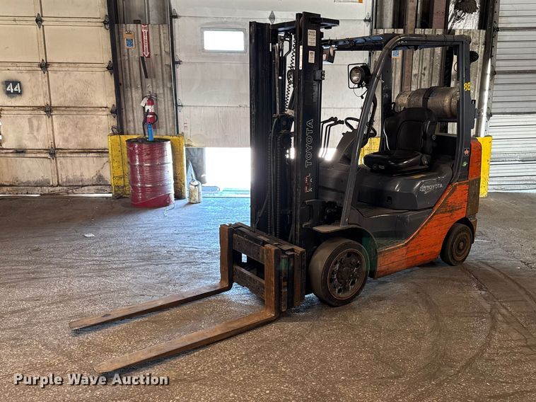Toyota 8FGCU25 forklift - FB5530