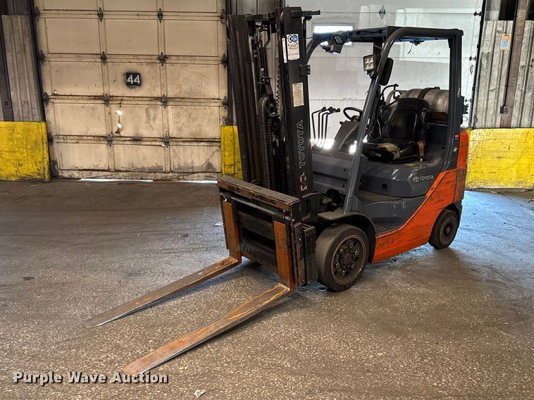 Toyota 8FGCU25 forklift - FB5533