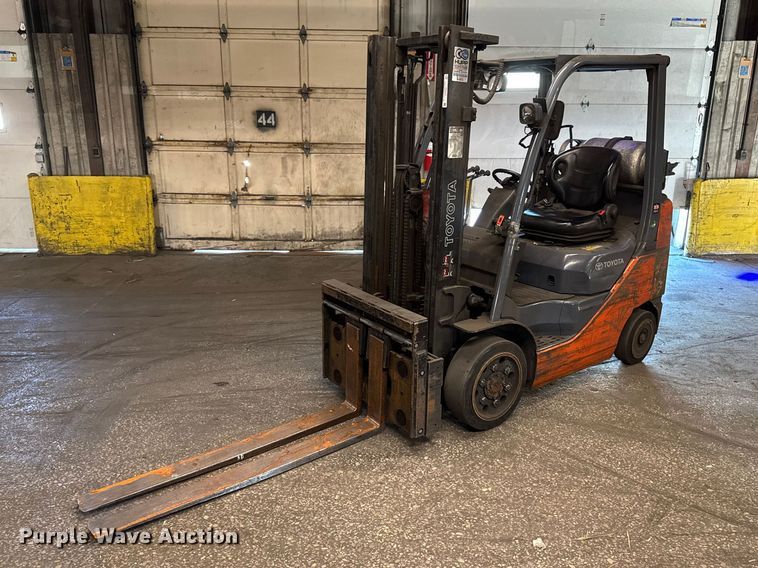 Toyota 8FGCU25 forklift - FB5537