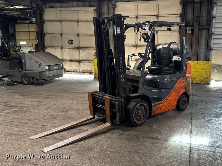 Toyota 8FGCU25 forklift - FB5540