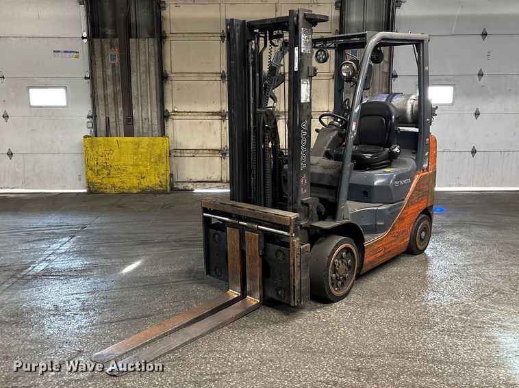 Toyota 8FGCU25 forklift - FB5542