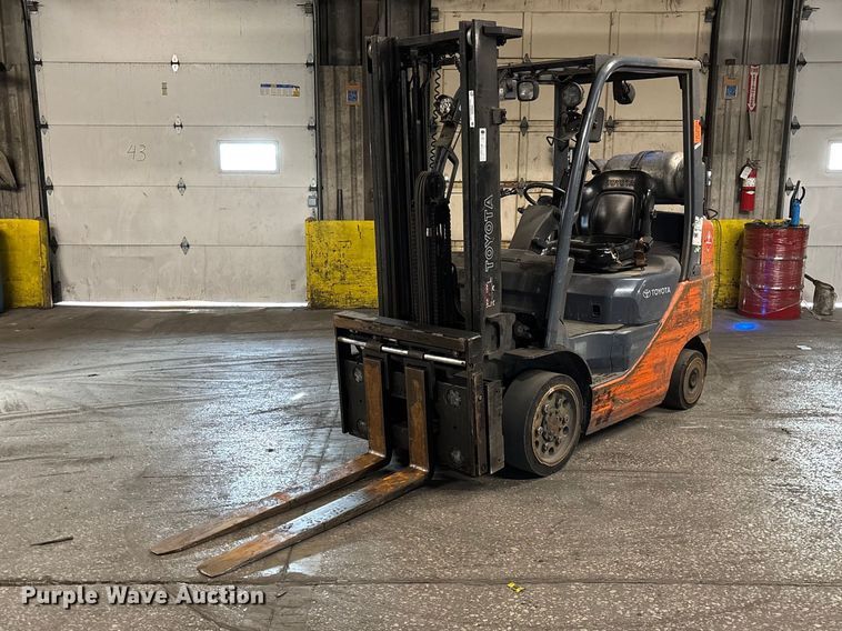 Toyota 8FGCU25 forklift - FB5543