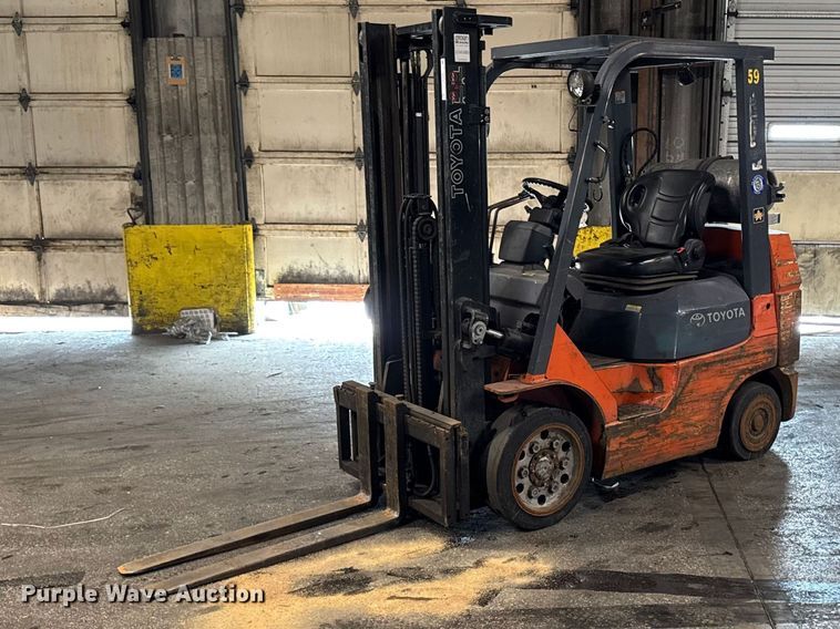 Toyota 7FGCU25 forklift - FB5546