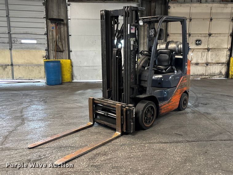 Toyota 8FGCU25 forklift - FB5552