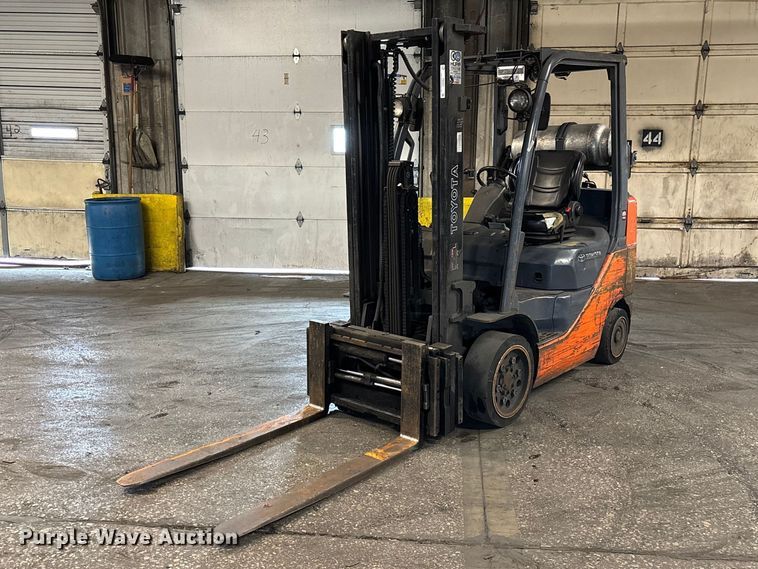 Toyota 8FGCU25 forklift - FB5553