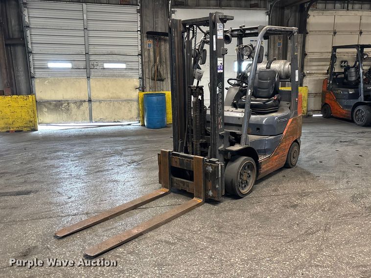 Toyota 8FGCU25 forklift - FB5555