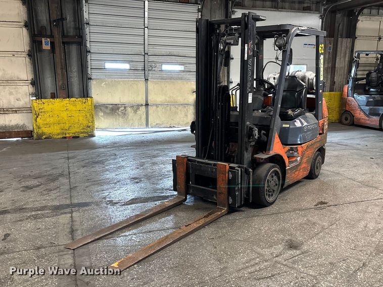 Toyota 7FGCU25 forklift - FB5557