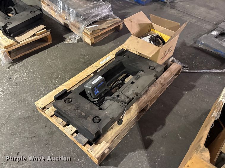 2014 Avery Weigh-Tronix FLSC-05 forklift scale - FB5589