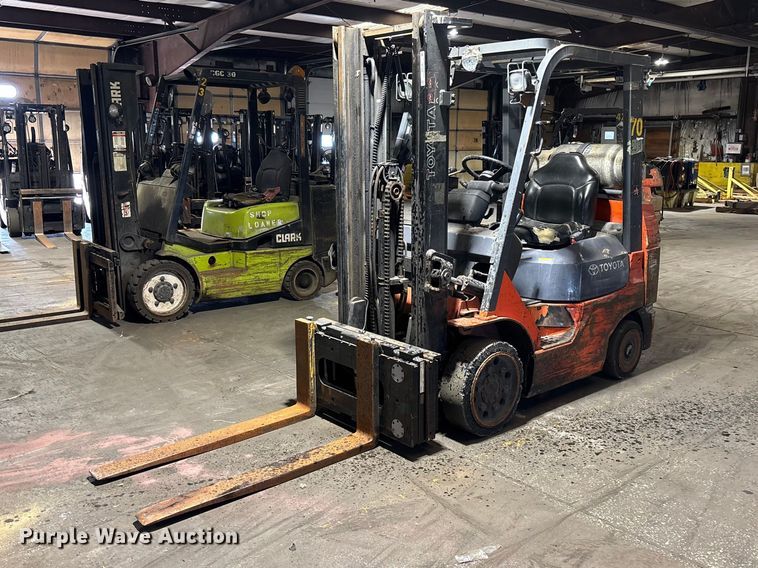 Toyota 7FGCU25 forklift - FB5599