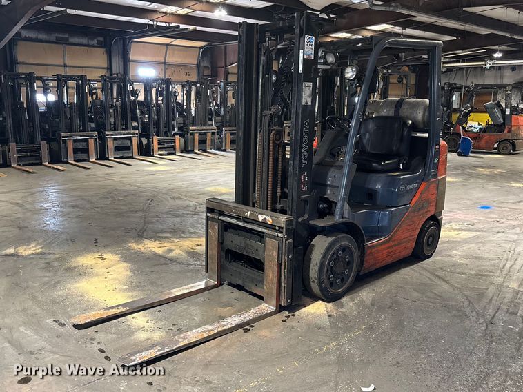 Toyota 8FGCU25 forklift - FB5601