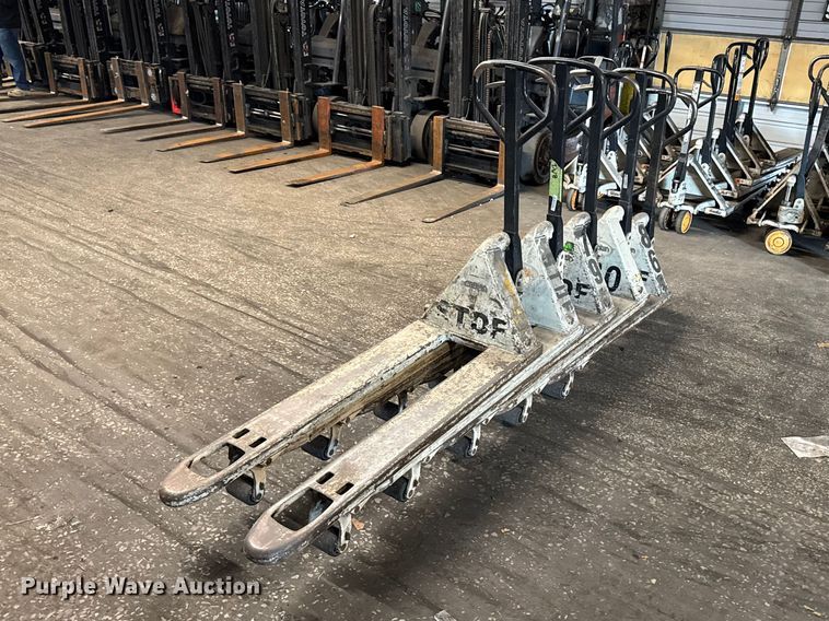 (5) Crown pallet jacks - FB5602