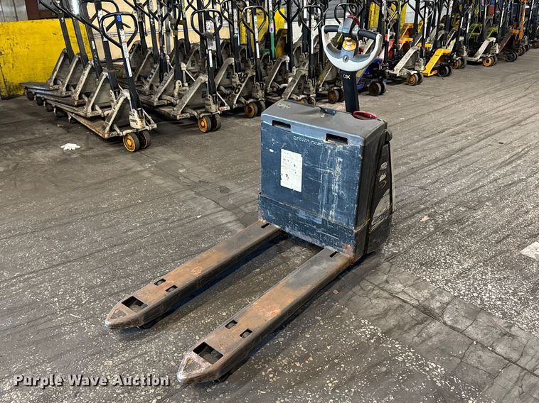 Crown WP3035-45 pallet jack - FB5626